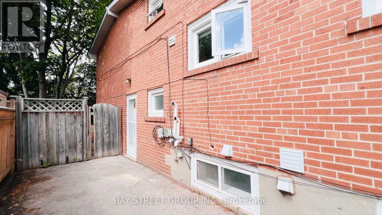 GROUND & LOWER - 147 ROYWOOD DRIVE - Photo 4