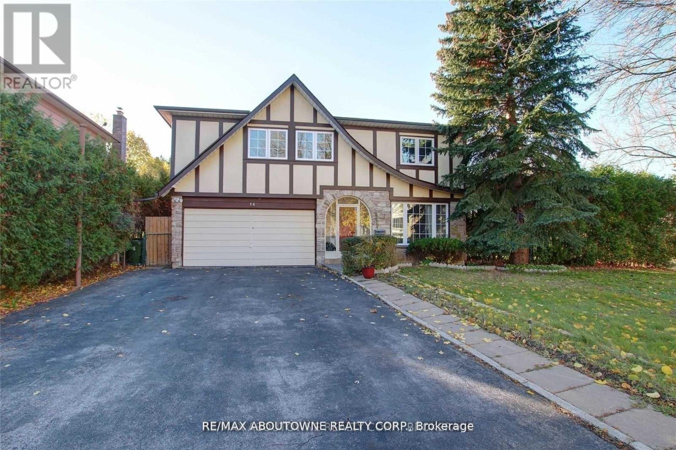 LOWER - 14 ANGUS DRIVE - Photo 1