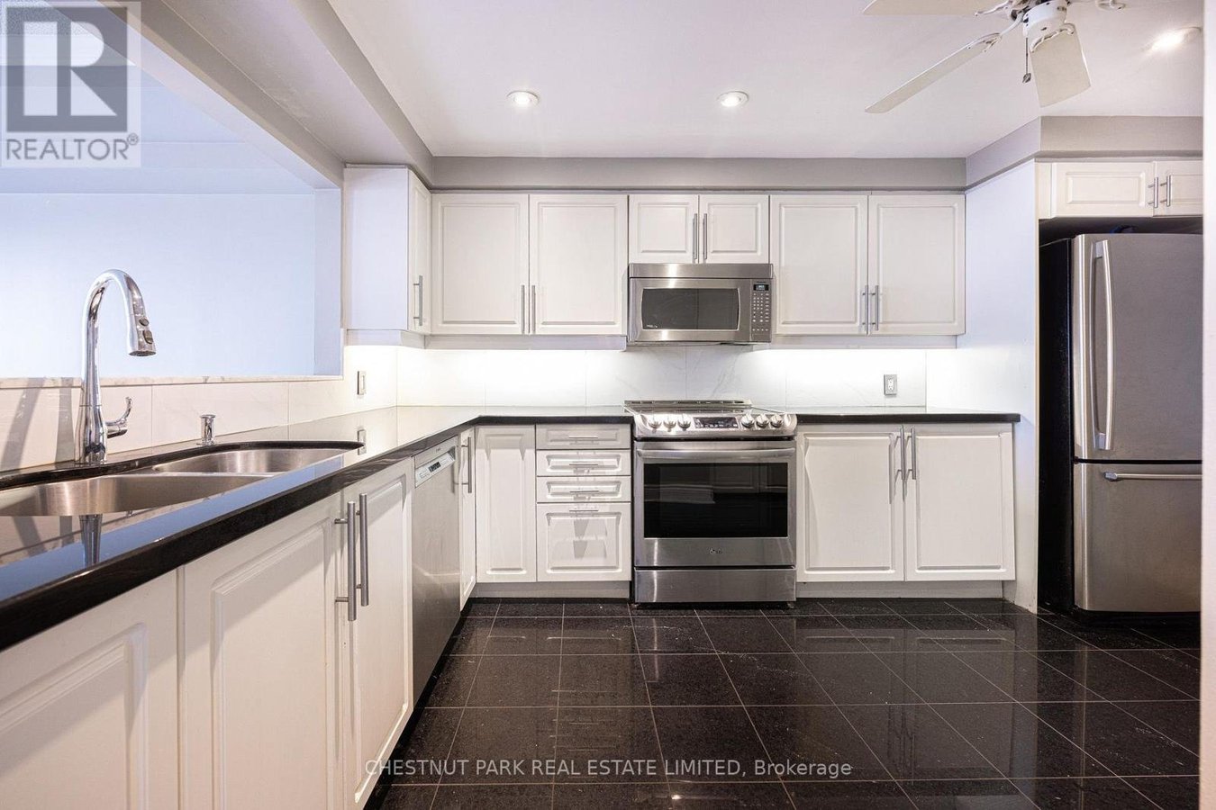 607 - 1818 BAYVIEW AVENUE - Photo 9