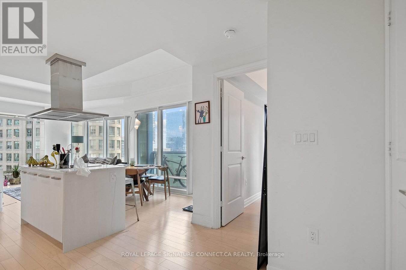 808 - 8 THE ESPLANADE - Photo 2