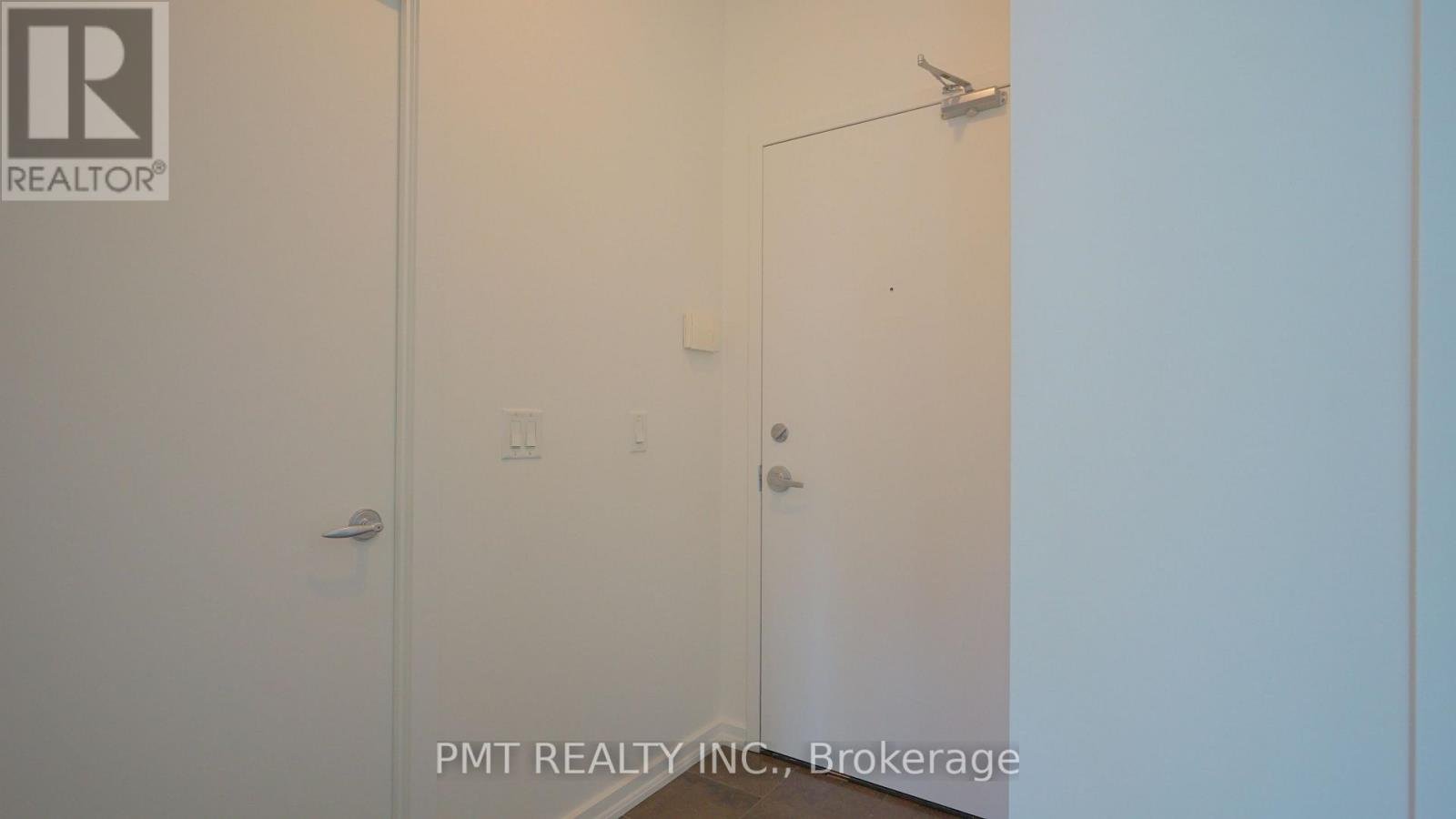 2401 - 208 QUEENS QUAY W - Photo 2