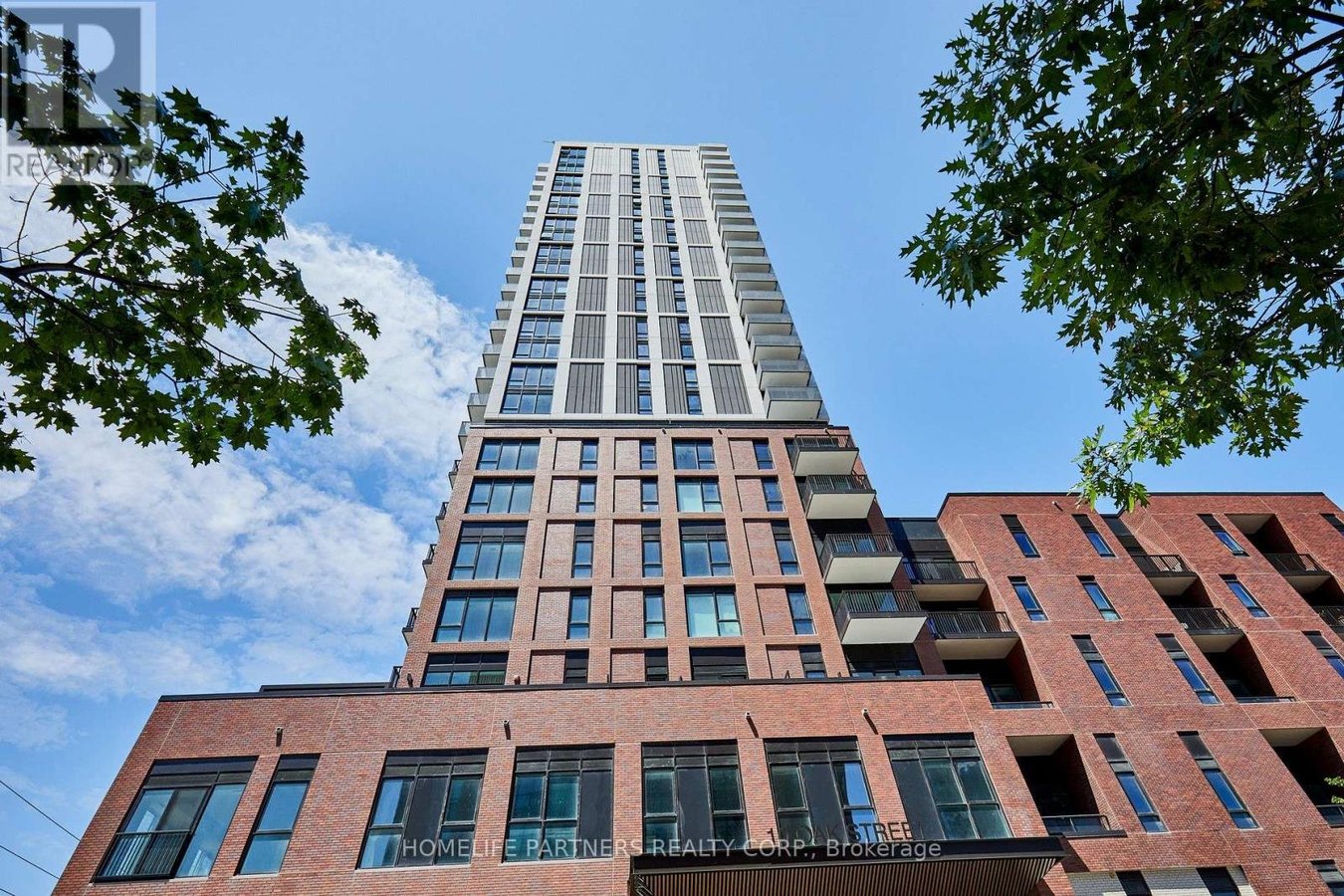 1307 - 10 OAK STREET - Photo 1