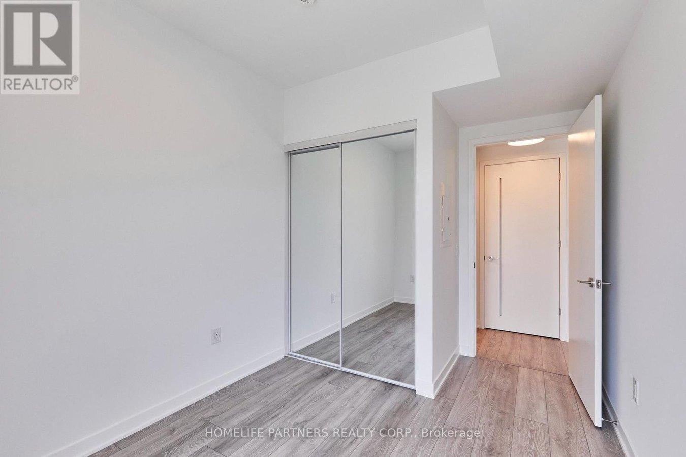 1307 - 10 OAK STREET - Photo 13
