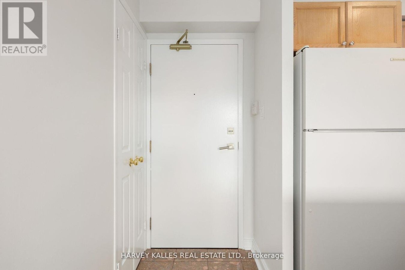 512 - 109 FRONT STREET E - Photo 2