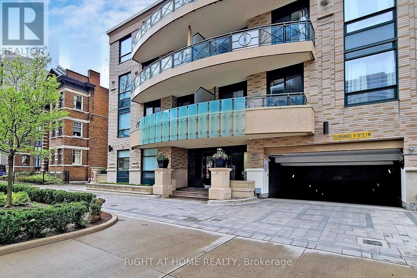 709 - 35 HAYDEN STREET - Photo 2
