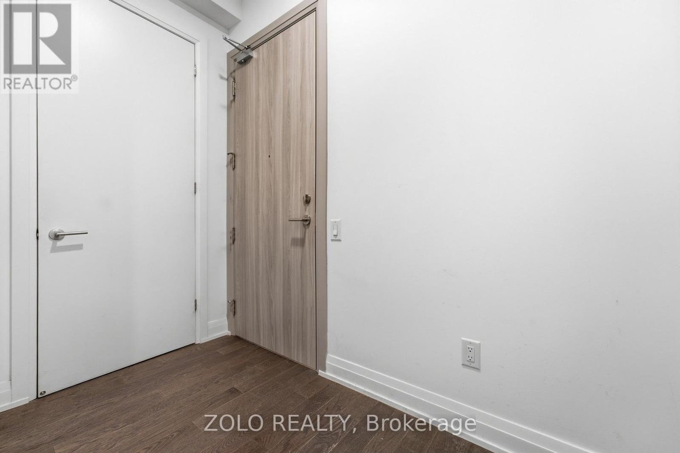 PH303 - 75 CANTERBURY PLACE - Photo 2