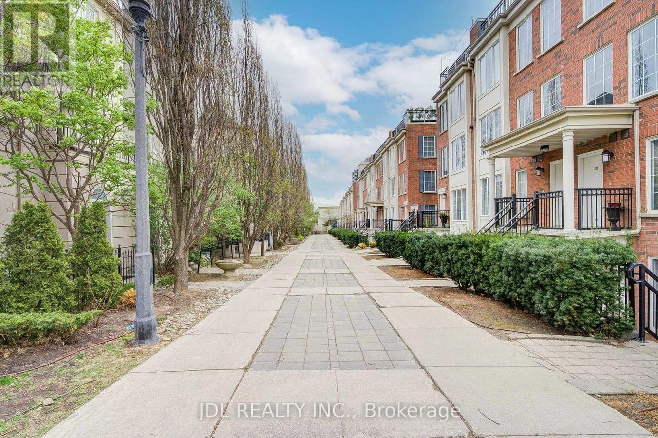 610 - 11 EVERSON DRIVE - Photo 1