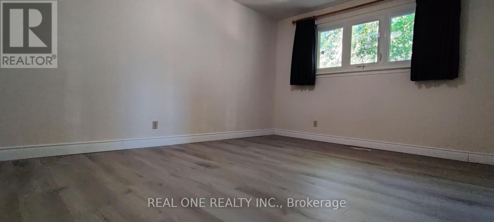 UPPER - 9 LISBURN CRESCENT - Photo 3