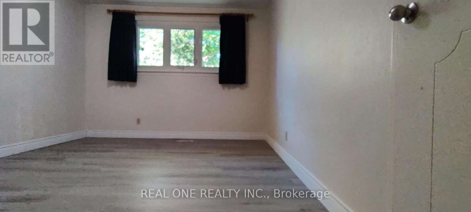 UPPER - 9 LISBURN CRESCENT - Photo 4