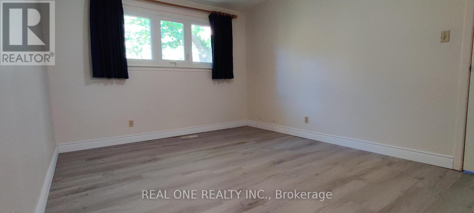 UPPER - 9 LISBURN CRESCENT - Photo 5