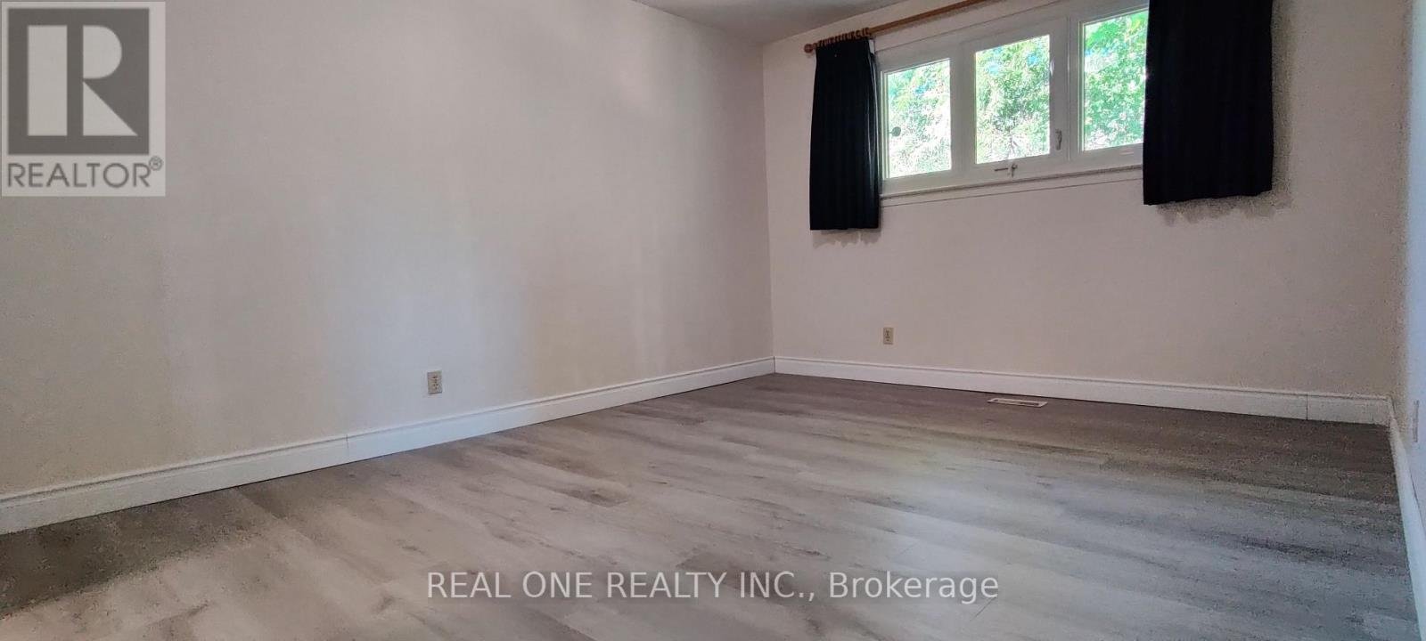 UPPER - 9 LISBURN CRESCENT - Photo 6