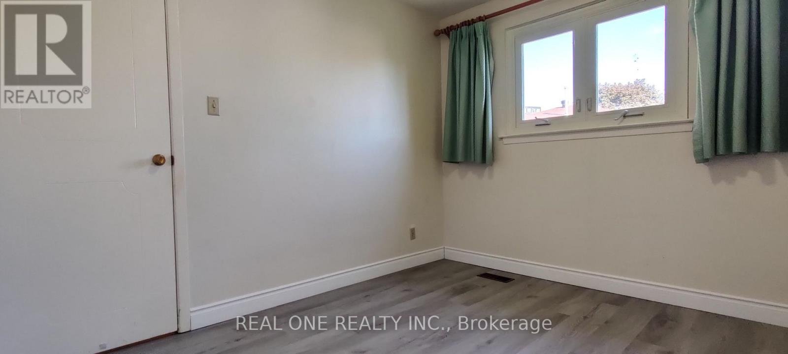 UPPER - 9 LISBURN CRESCENT - Photo 10
