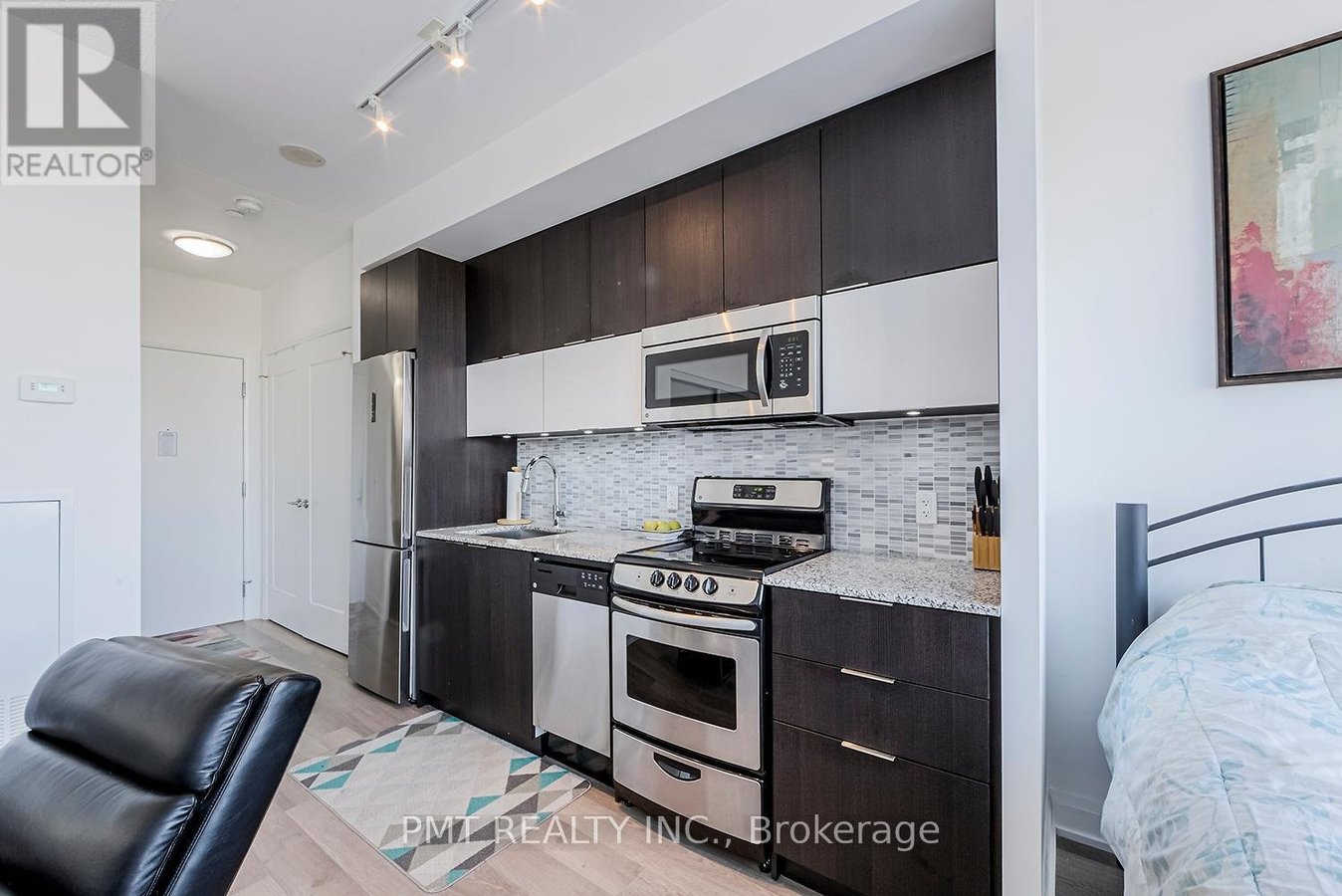 304 - 56 ANNIE CRAIG DRIVE - Photo 4