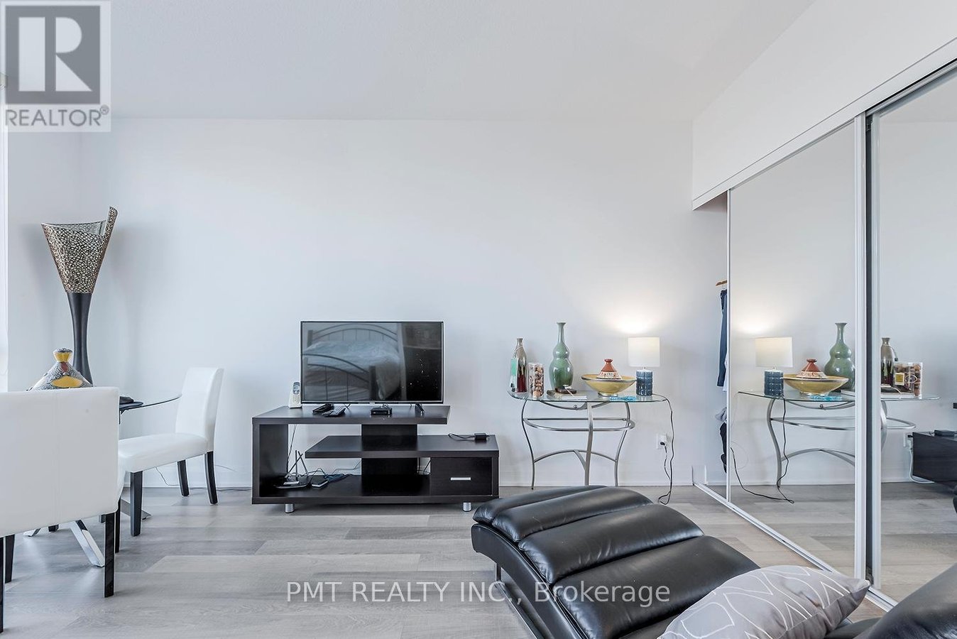 304 - 56 ANNIE CRAIG DRIVE - Photo 10