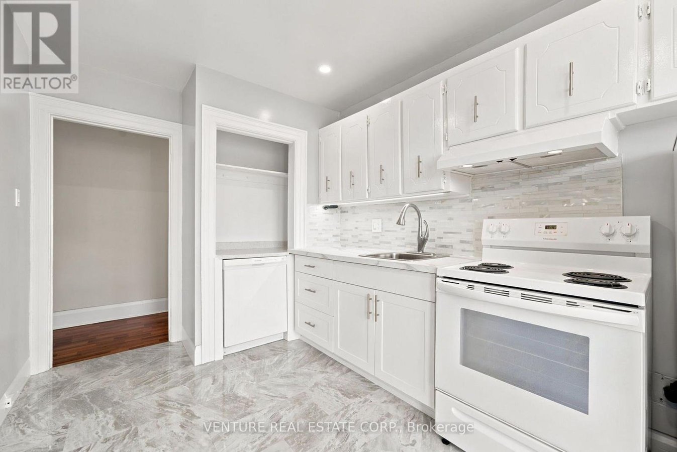 3 - 1228 ST CLAIR AVENUE W - Photo 8