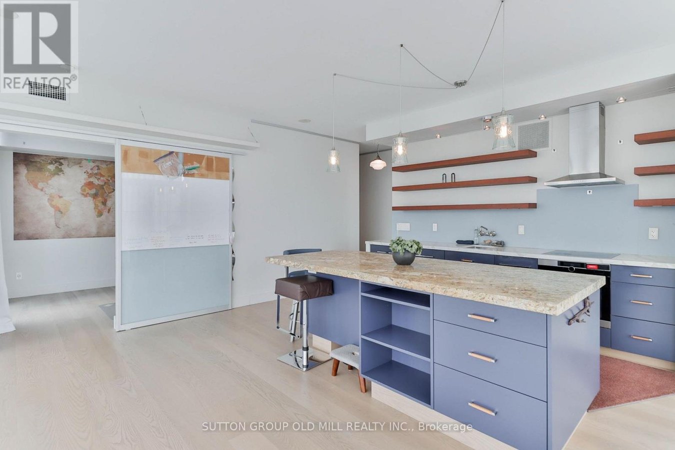 2110 - 105 THE QUEENSWAY - Photo 3