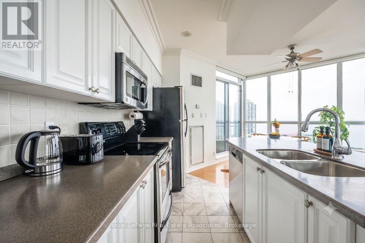 2811 (PH 11) - 230 QUEENS QUAY W - Photo 3