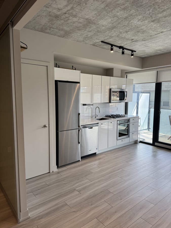 458 Richmond Street West - Photo 1