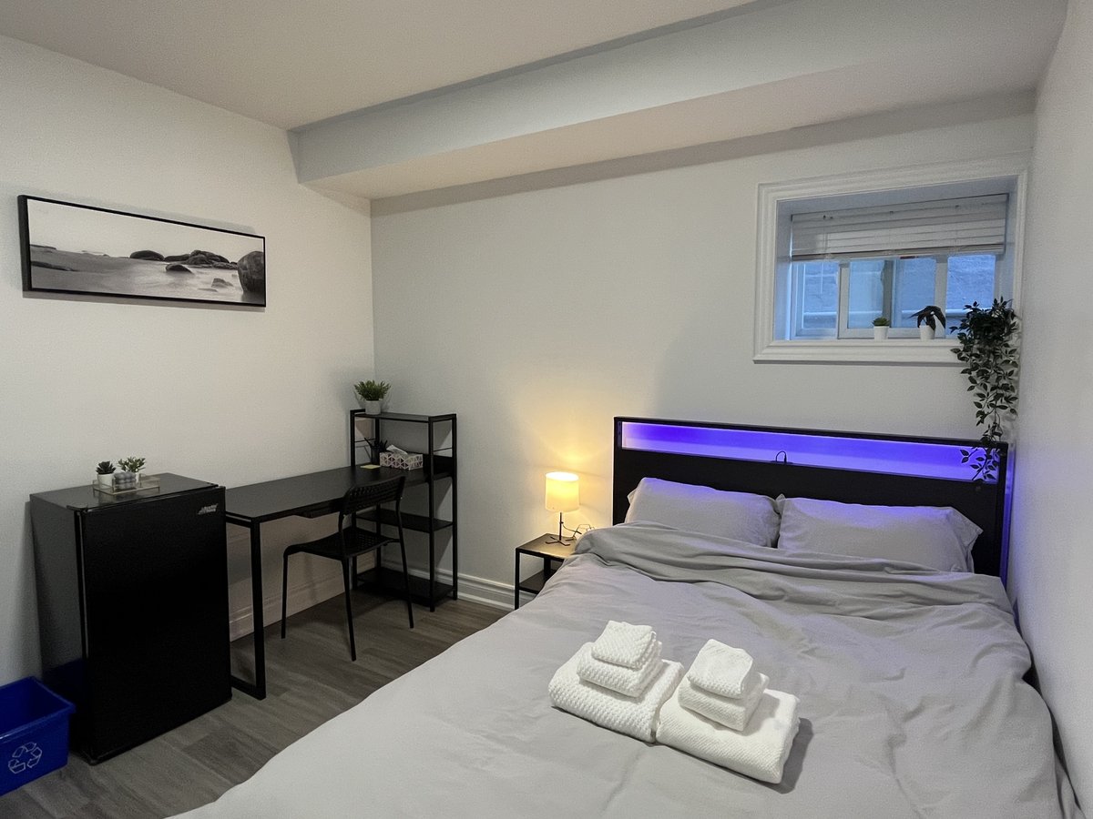 674 Bathurst Street - Photo 2