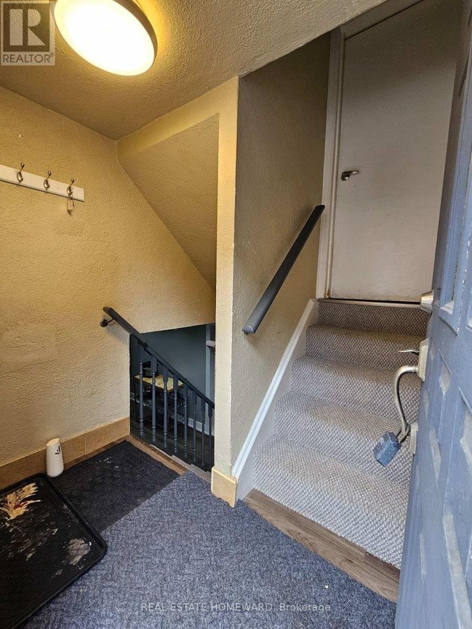715 PHARMACY AVENUE - Photo 3