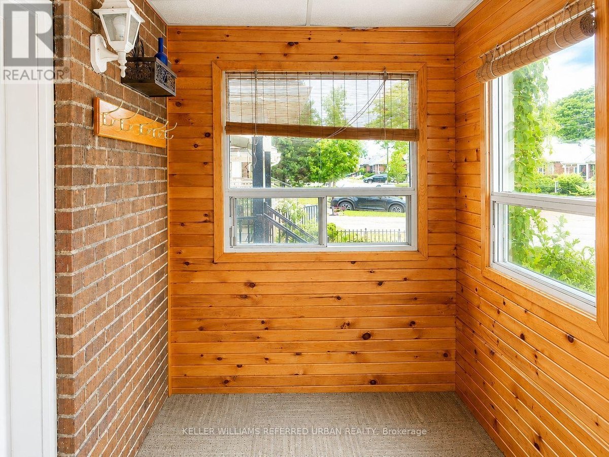 98 FOXWELL STREET - Photo 3