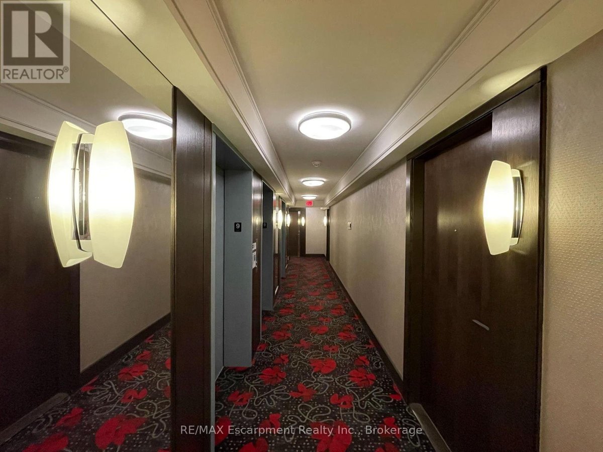 907 - 6 EVA ROAD - Photo 3