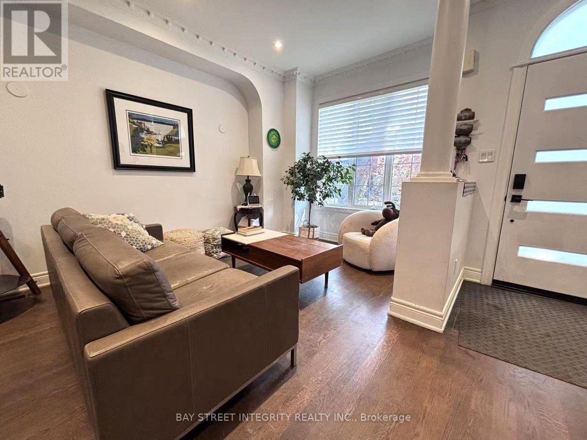 UPPER 162 CLAREMONT STREET - Photo 1