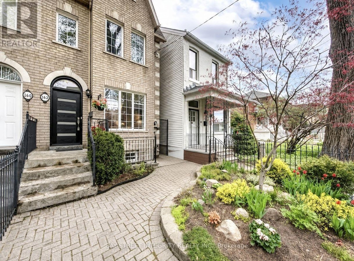 UPPER 162 CLAREMONT STREET - Photo 2