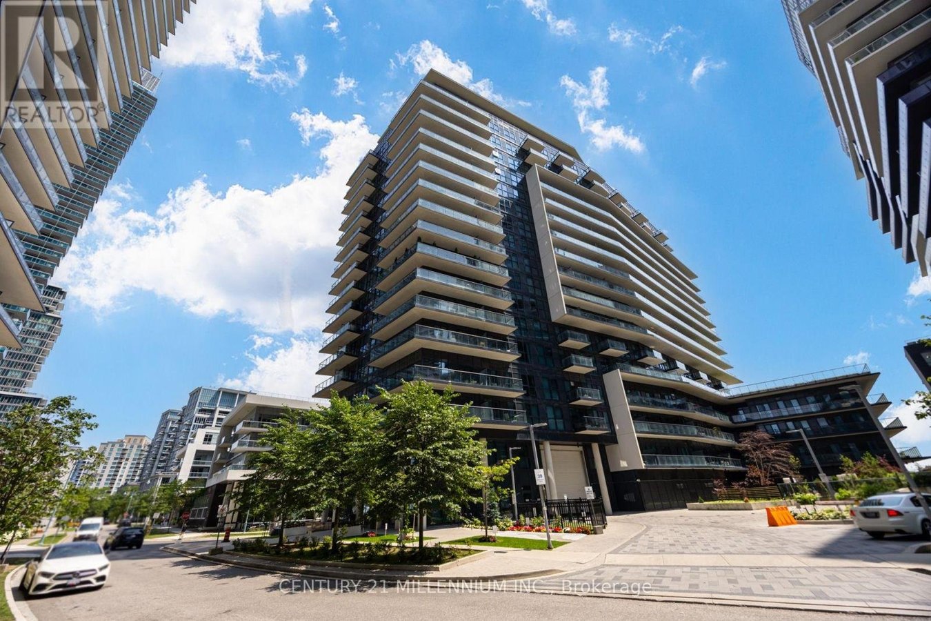 1018 - 39 ANNIE CRAIG DRIVE - Photo 1