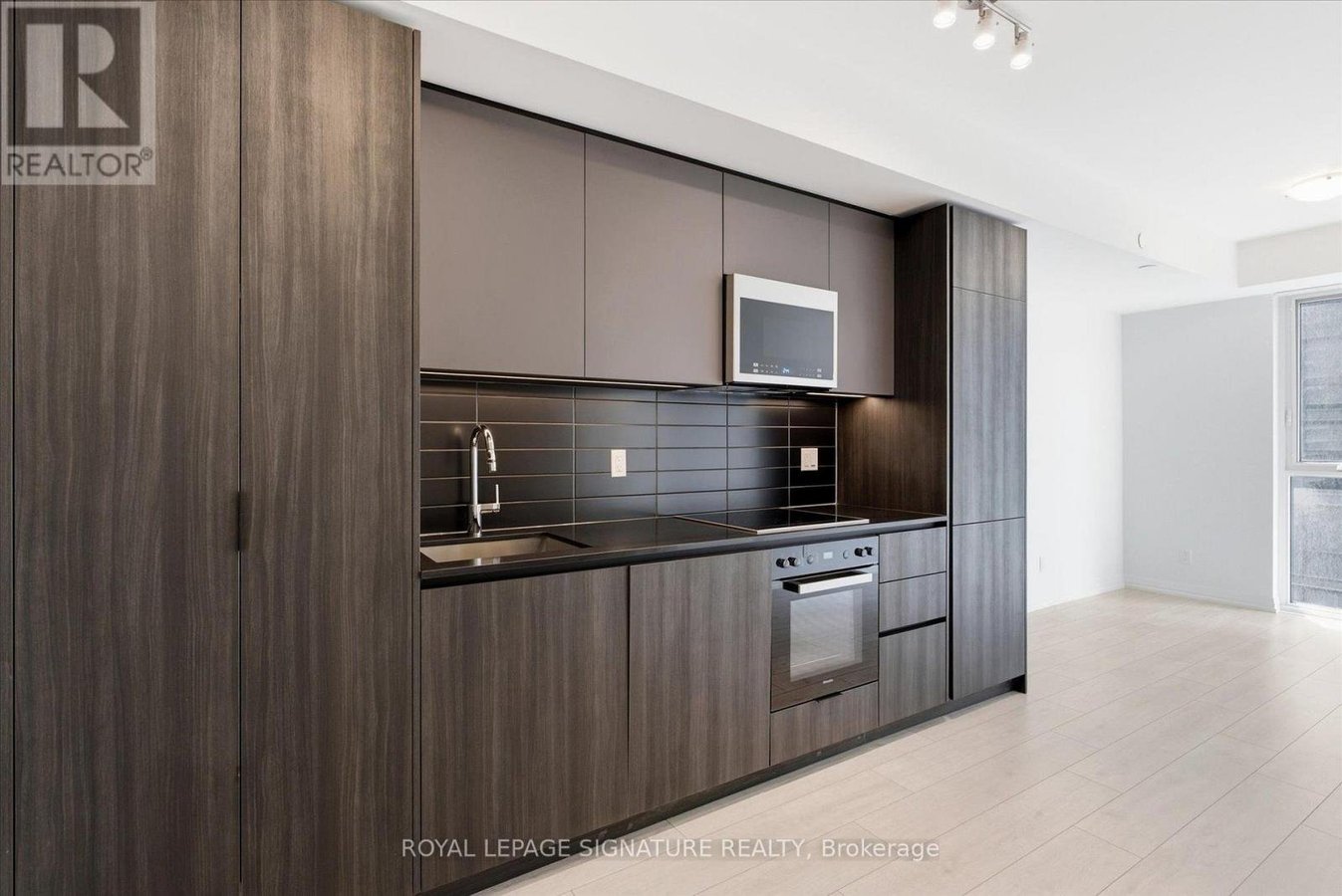 1519 - 400 KING STREET W - Photo 3
