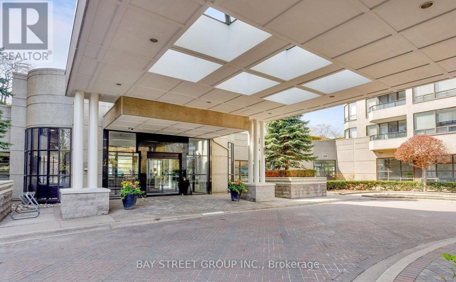 2011 - 1 ABERFOYLE CRESCENT - Photo 3