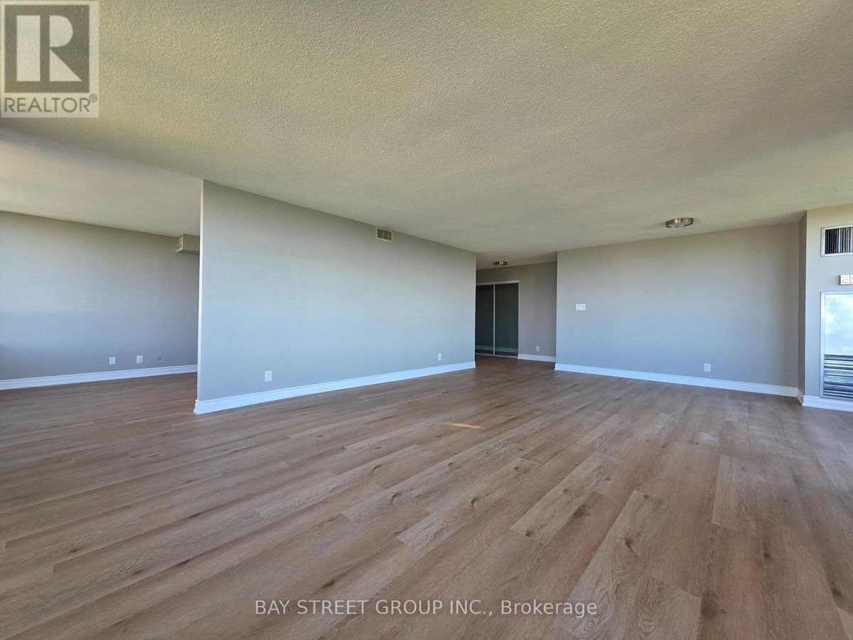 2011 - 1 ABERFOYLE CRESCENT - Photo 4