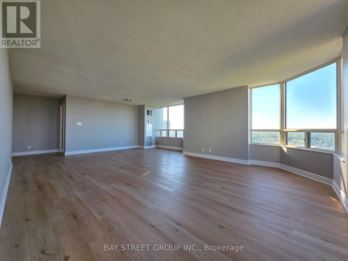 2011 - 1 ABERFOYLE CRESCENT - Photo 5