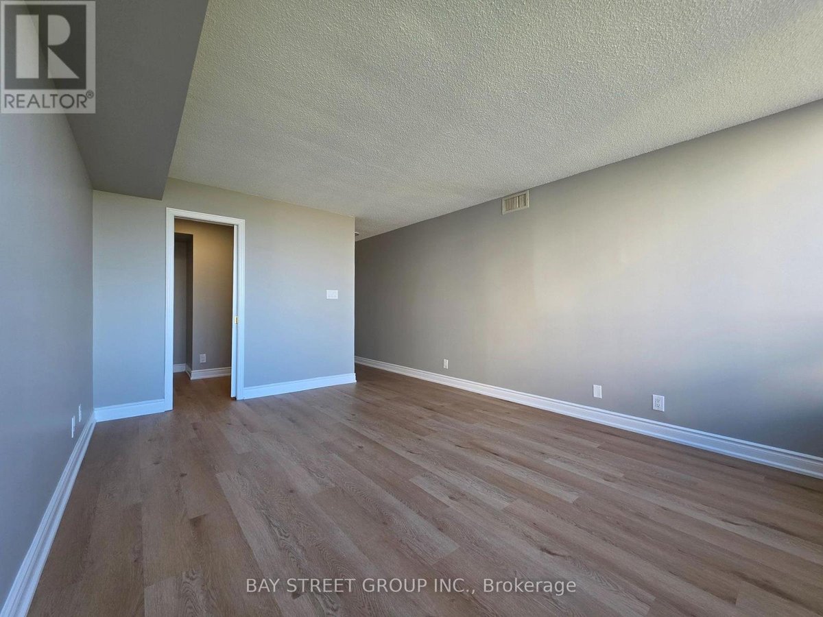 2011 - 1 ABERFOYLE CRESCENT - Photo 15