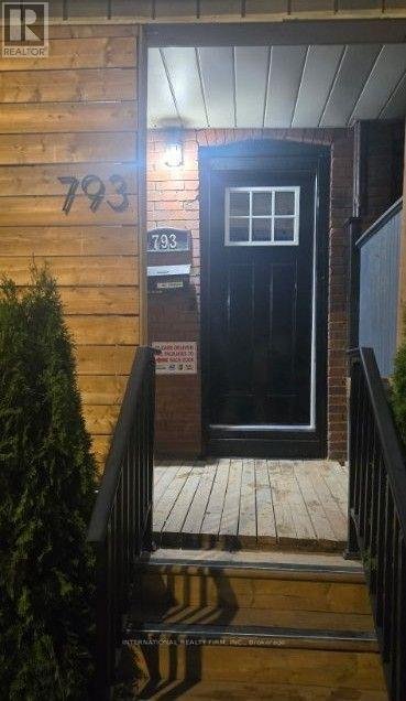 UPPER - 793 DUFFERIN STREET - Photo 2