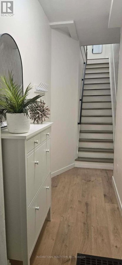 UPPER - 793 DUFFERIN STREET - Photo 3