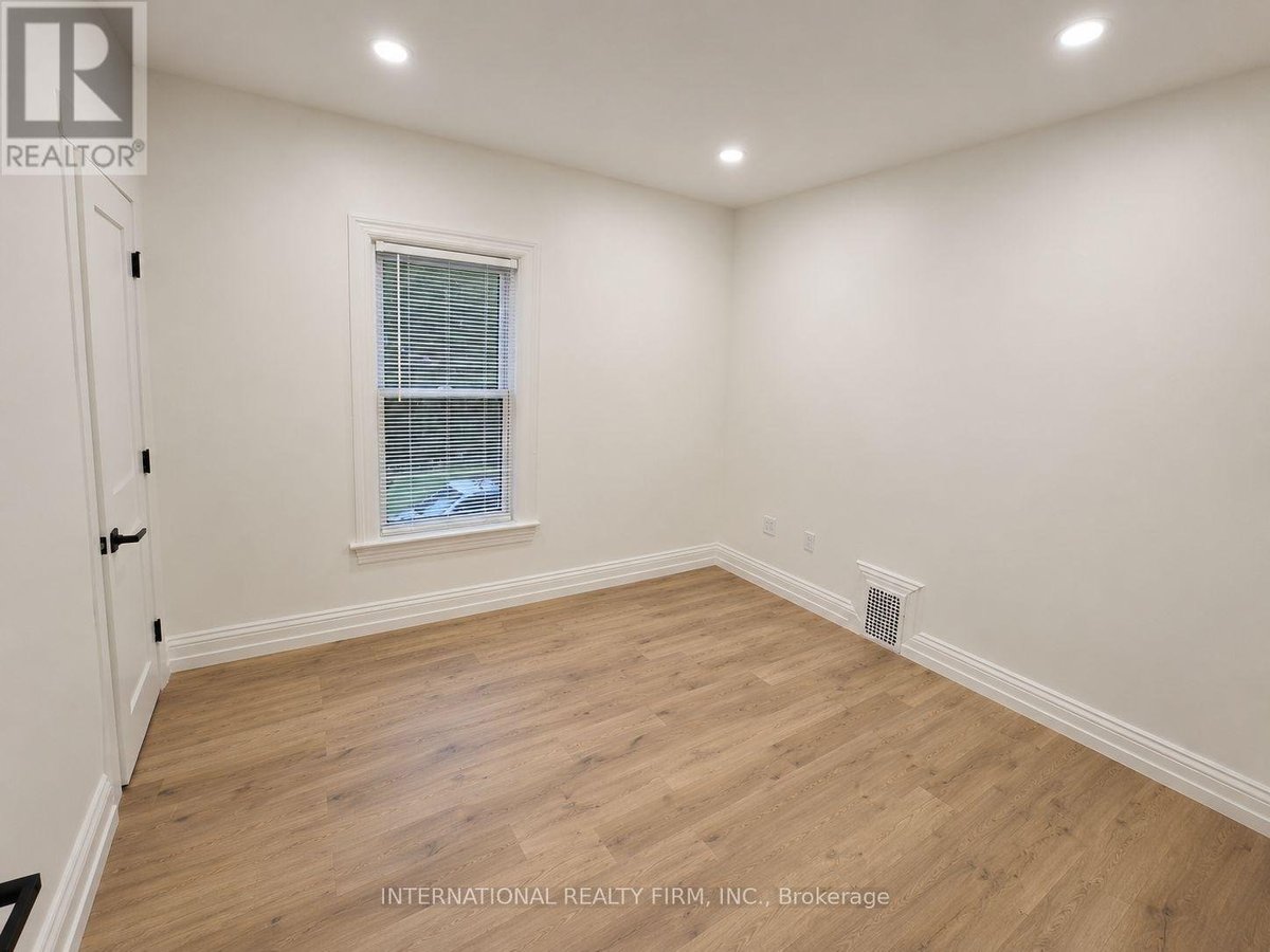 UPPER - 793 DUFFERIN STREET - Photo 9