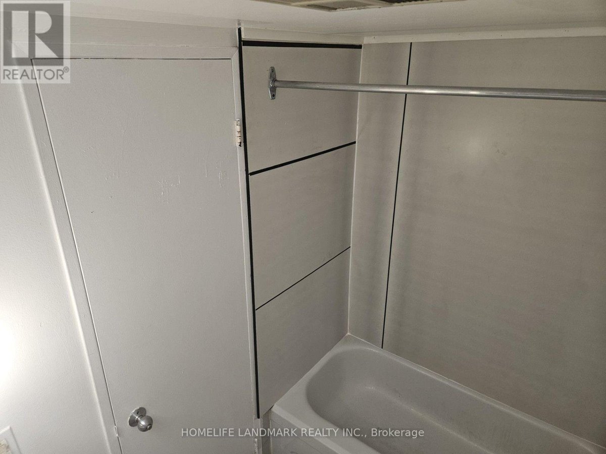901 - 2460 EGLINTON AVENUE E - Photo 10