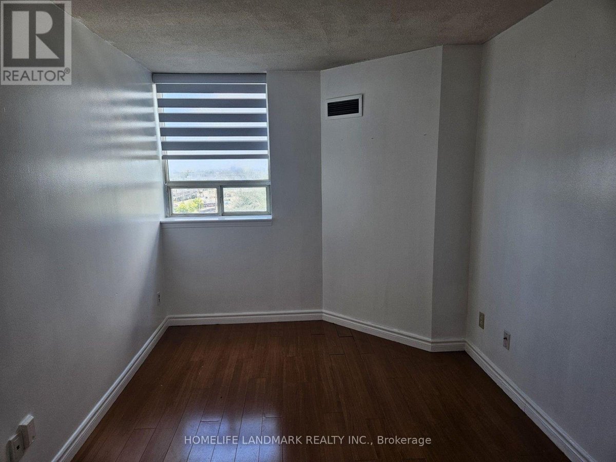 901 - 2460 EGLINTON AVENUE E - Photo 18