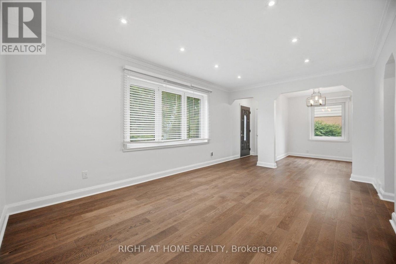 154 MARTIN GROVE ROAD - Photo 6