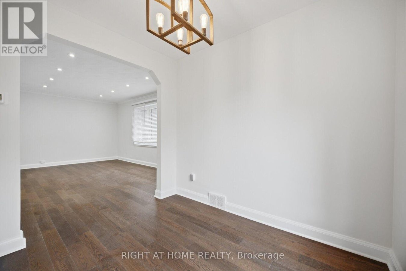 154 MARTIN GROVE ROAD - Photo 9