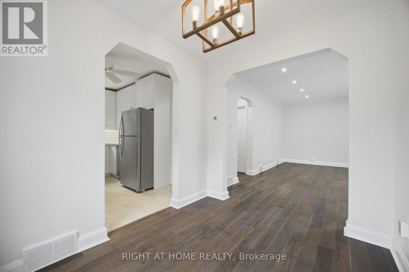 154 MARTIN GROVE ROAD - Photo 11