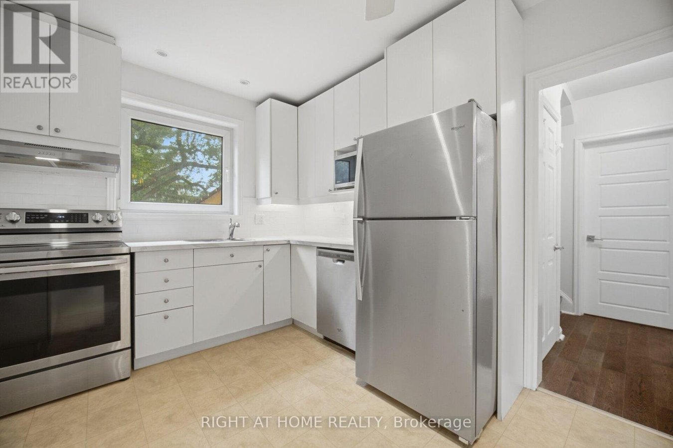 154 MARTIN GROVE ROAD - Photo 13