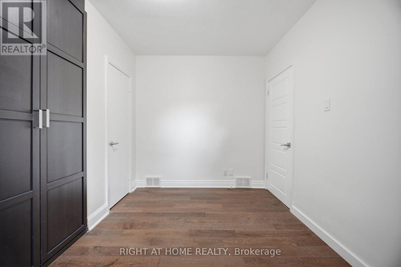 154 MARTIN GROVE ROAD - Photo 18