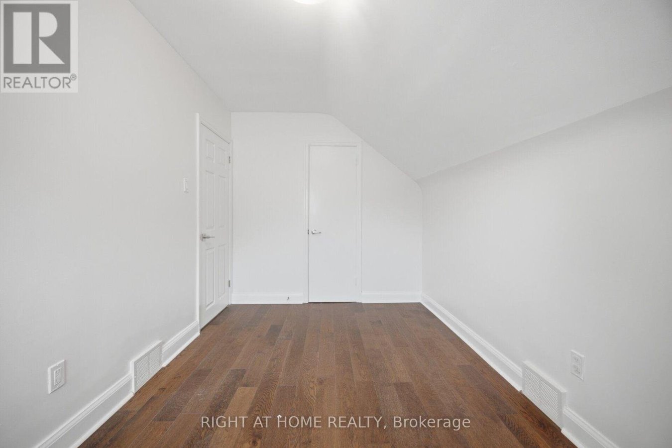 154 MARTIN GROVE ROAD - Photo 24