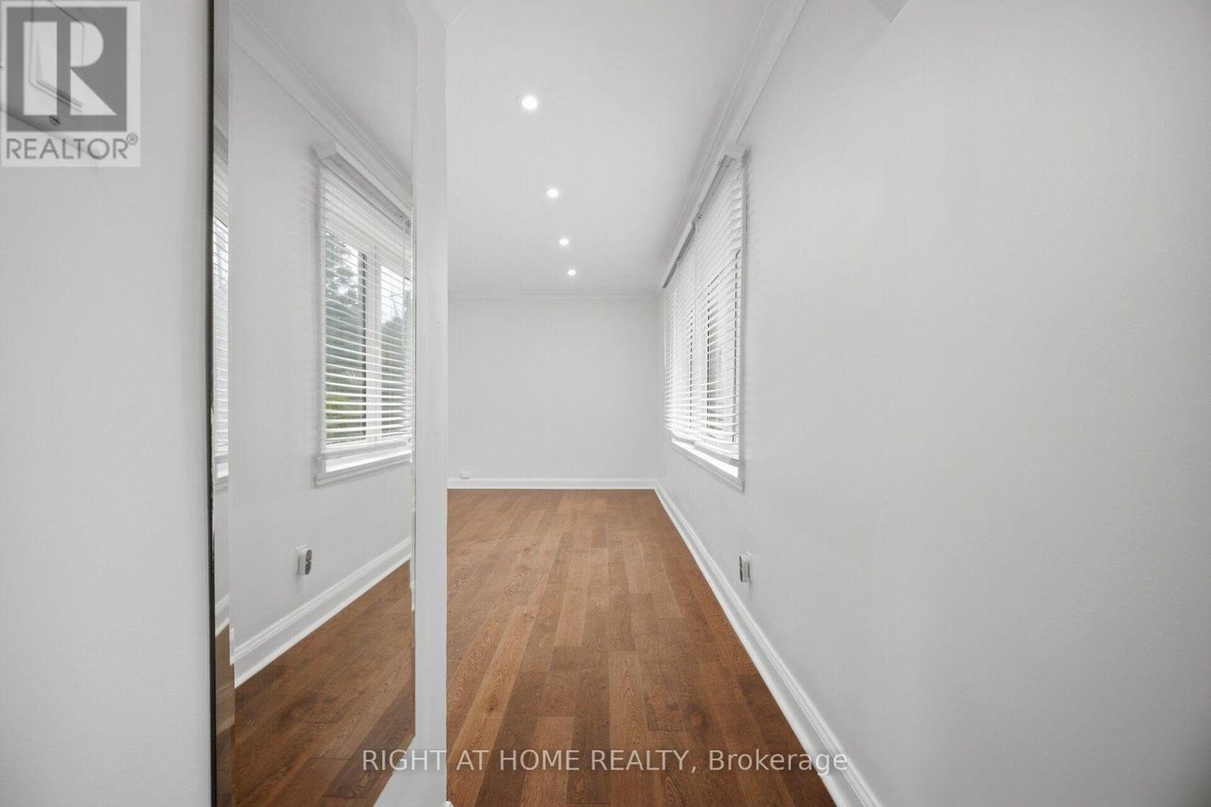 154 MARTIN GROVE ROAD - Photo 5