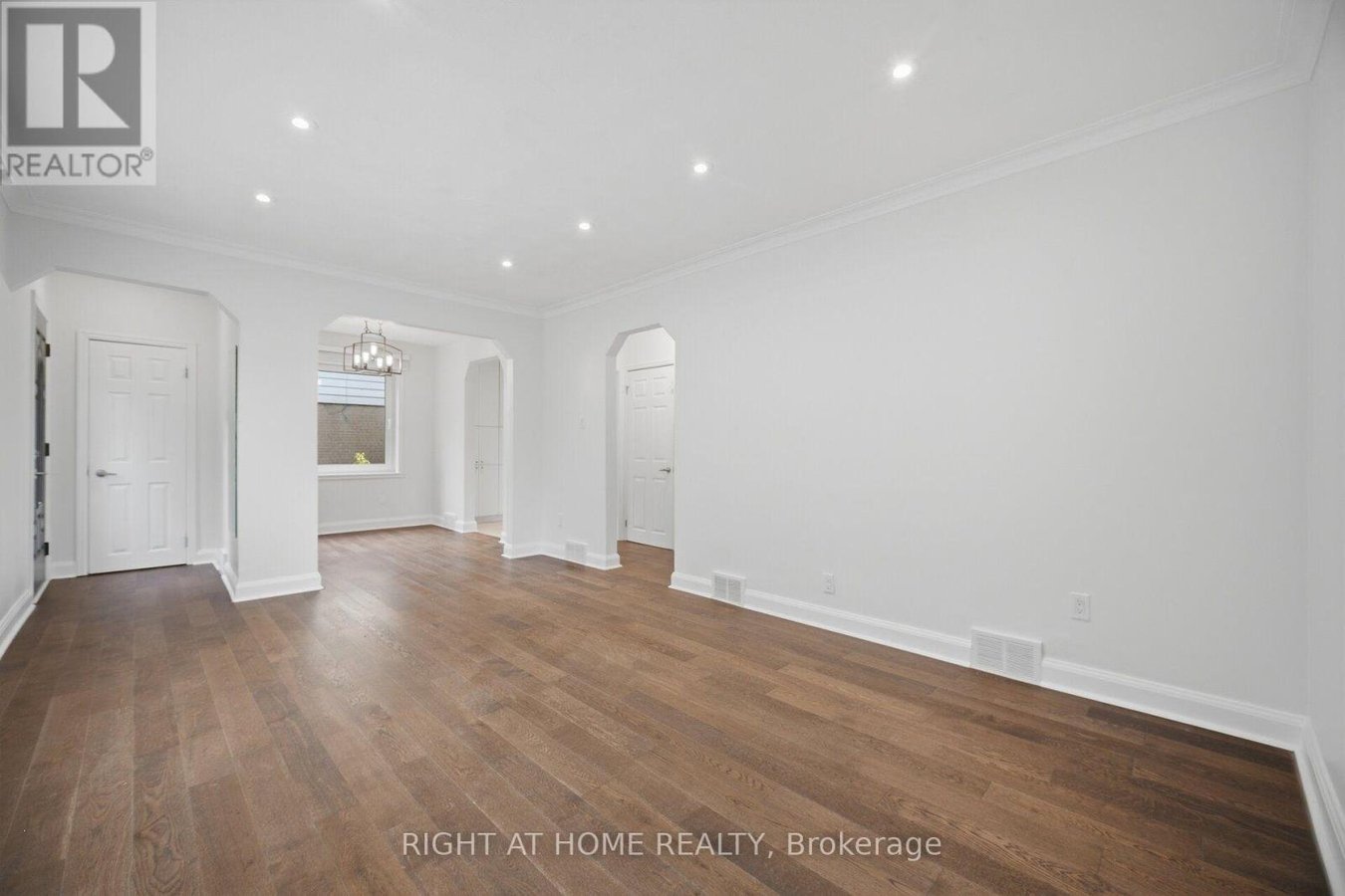 154 MARTIN GROVE ROAD - Photo 8