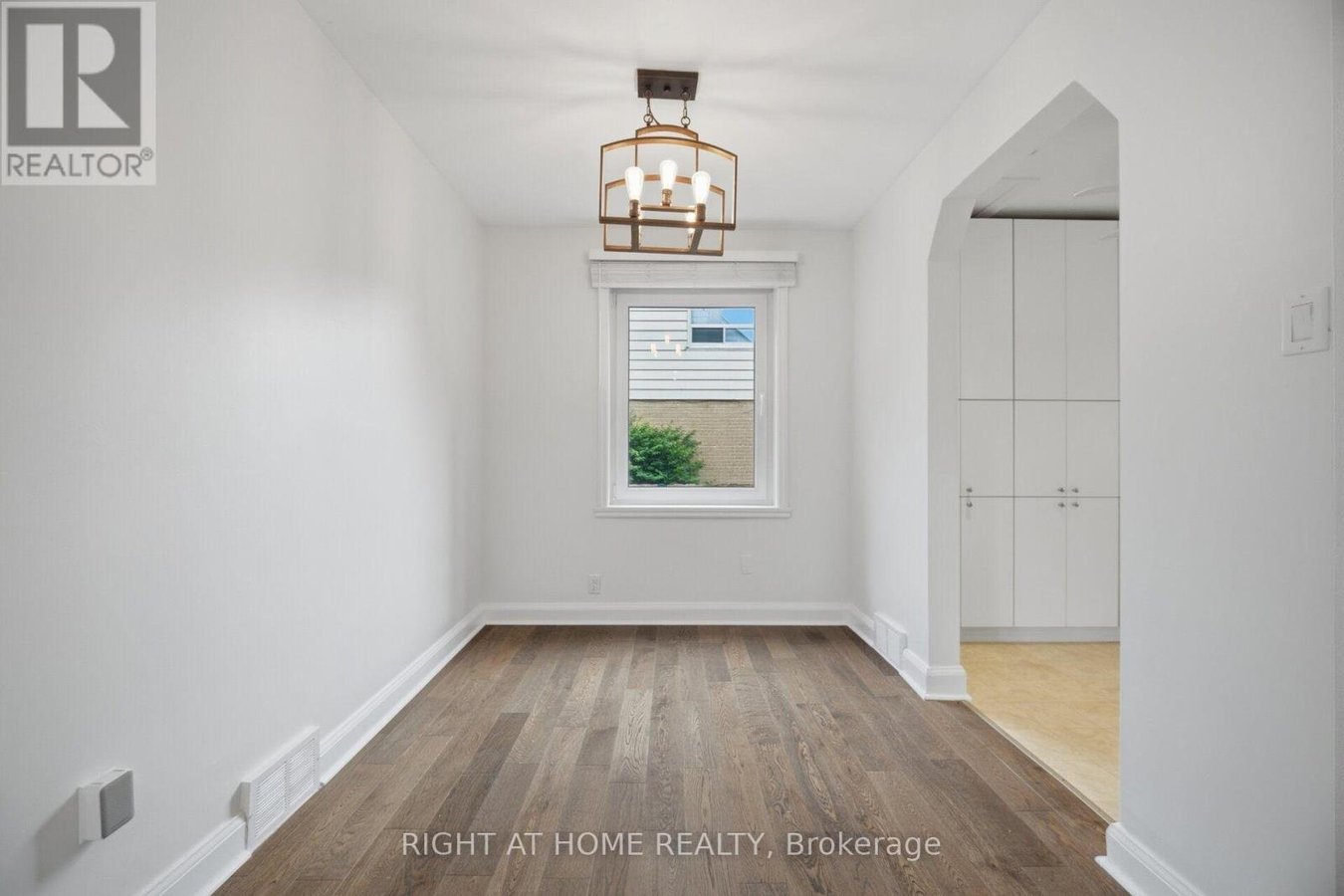 154 MARTIN GROVE ROAD - Photo 10
