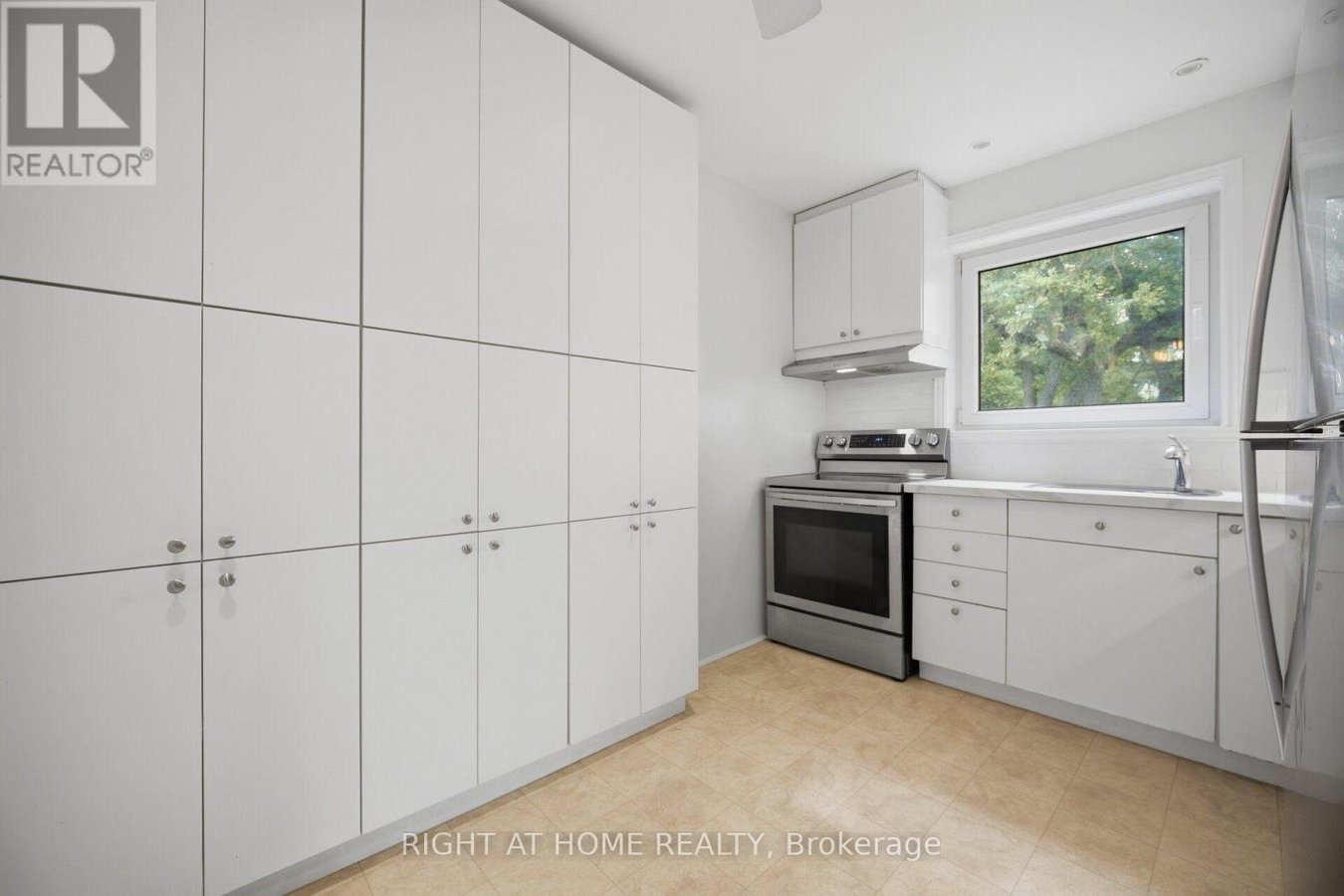 154 MARTIN GROVE ROAD - Photo 15