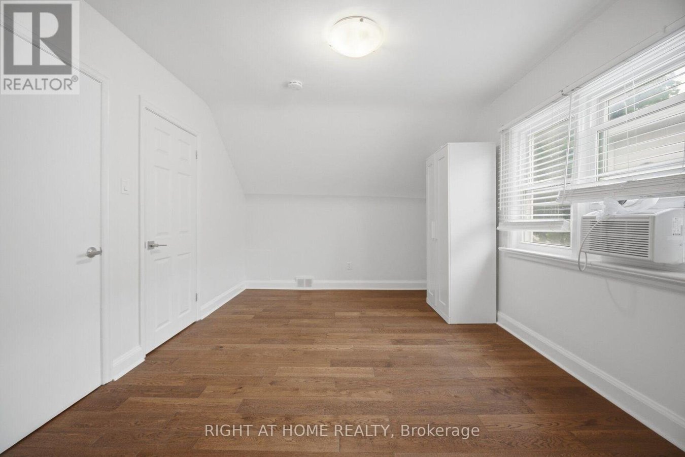154 MARTIN GROVE ROAD - Photo 21